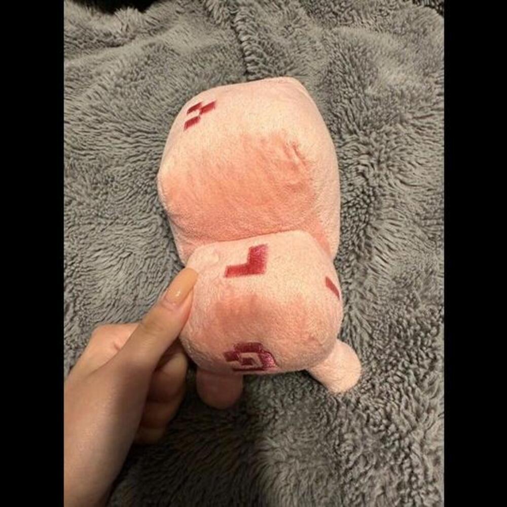 Minecraft Pig Plush Toy - Soft and Cuddly Collectible - Picture 3 of 4
